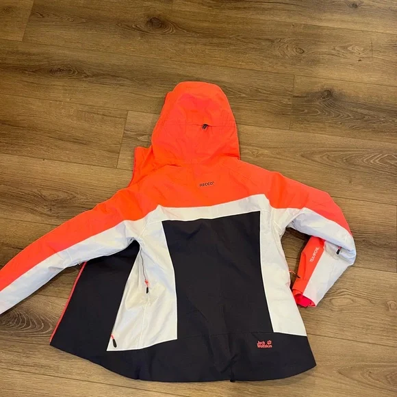 Women’s Jack Wolfskin Snow Jacket - Picture 7 of 7